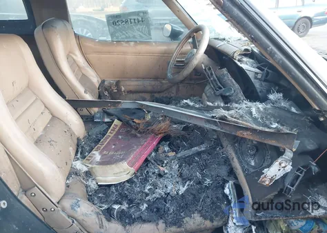 1982 Chevrolet Corvette z USA, uszkodzony, nr VIN 1G1AY8782C5107641